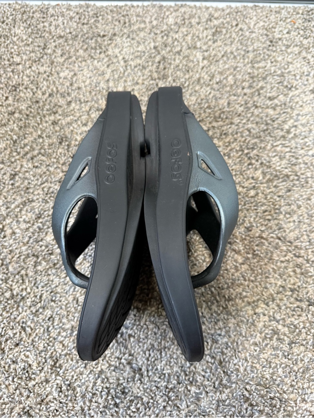 OOFOS Black Recovery Flip Flops with Metallic Charcoal Straps - Picture 2 of 5